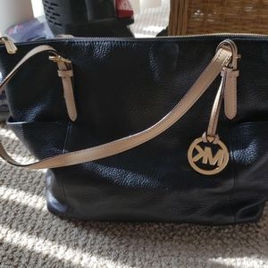 Micheal kors purse black